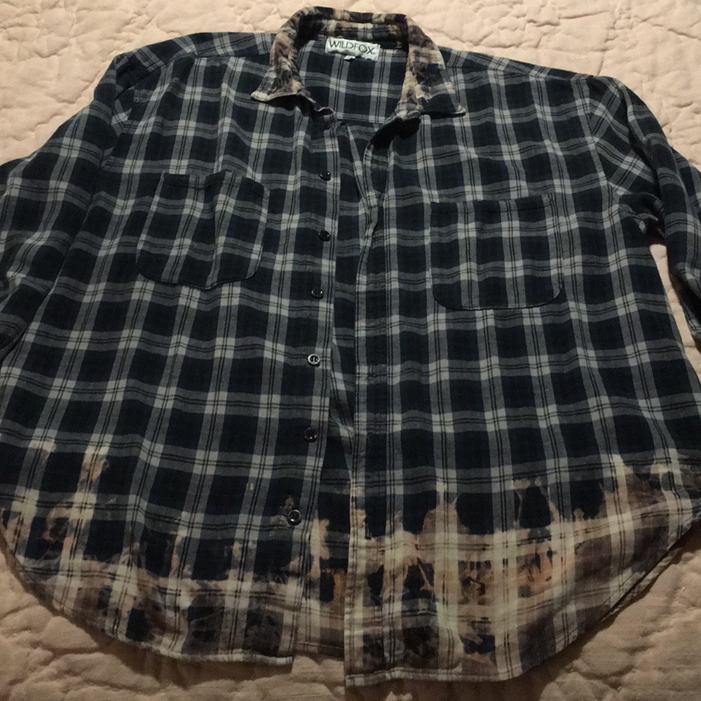 LOOKING FOR THIS SHIRT 🔥💙 please help.